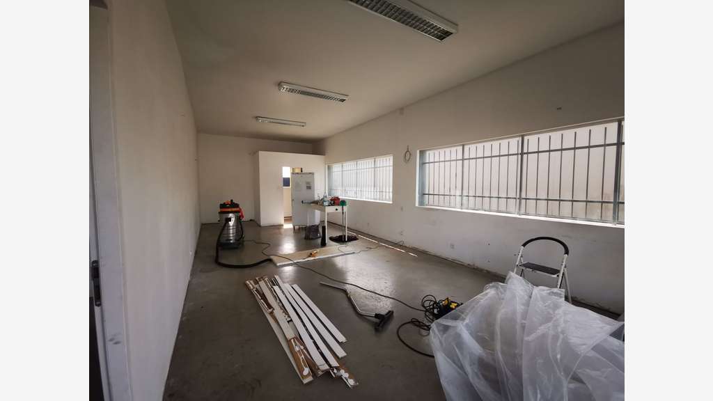 A louer local commercial 70m² 740 euros St-Thibéry