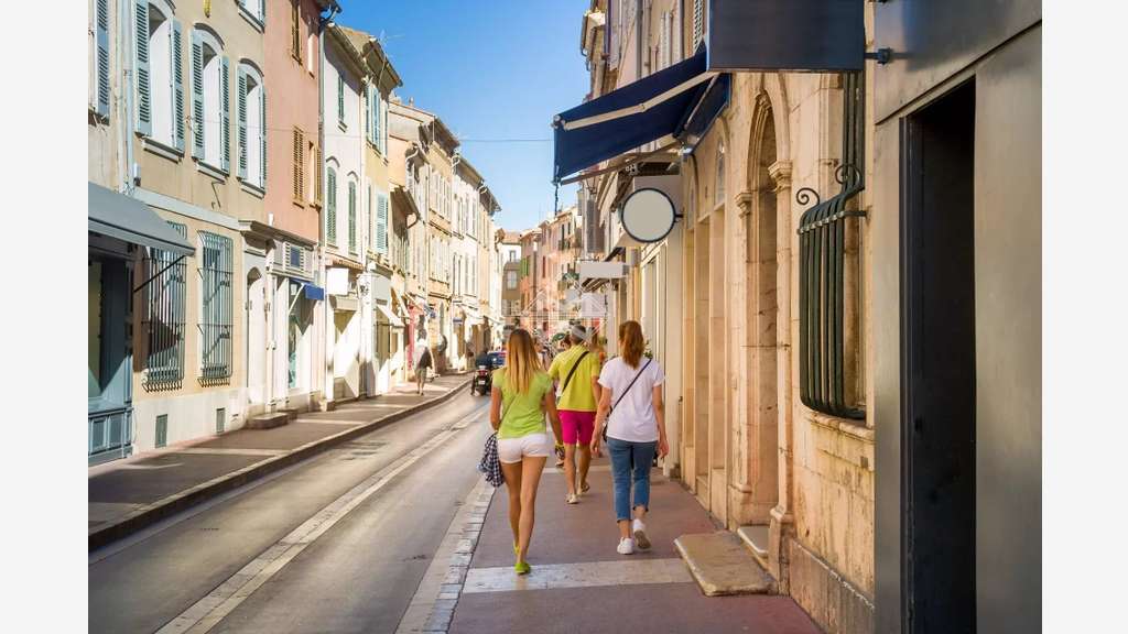 A louer boutique 30m² proche port de Saint-Tropez