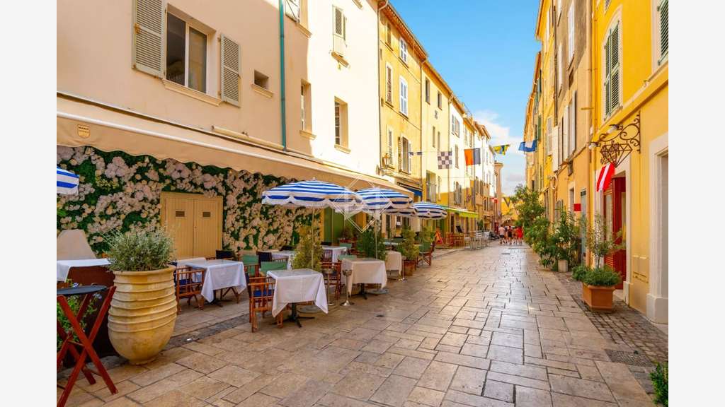 A louer cellule 70m² empl recherché Saint-Tropez