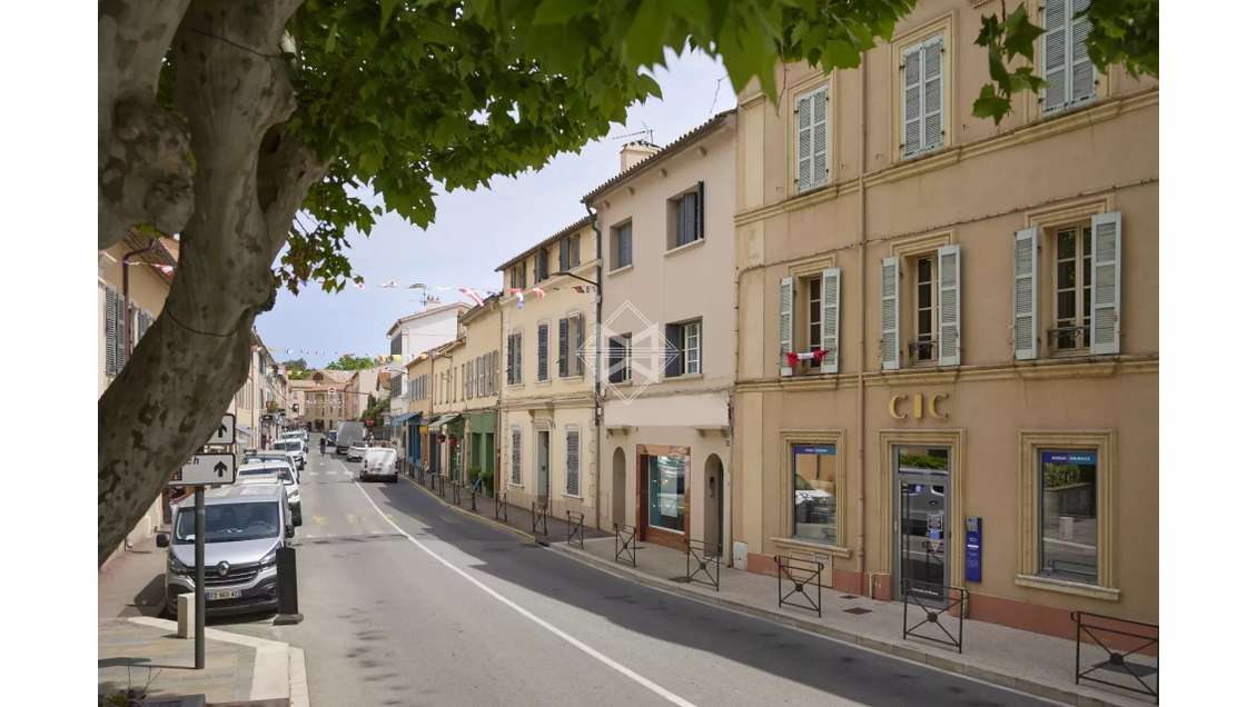 A louer local 300m² saison 2026 à Saint-Tropez