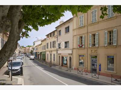 A louer local 300m² saison 2026 à Saint-Tropez