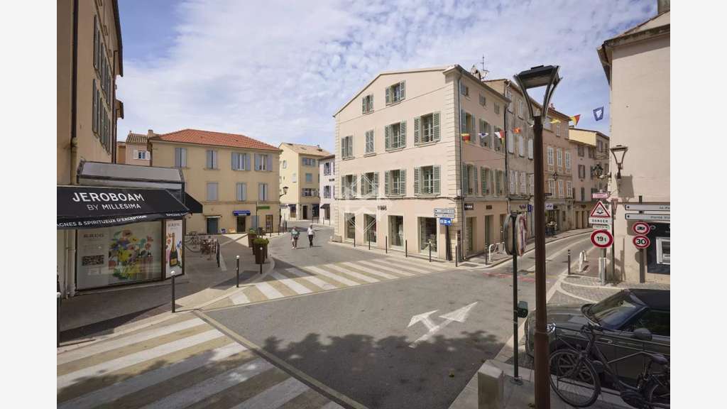 A louer local commercial 53m² Saint-Tropez centre