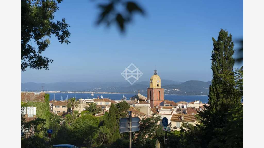 Location bureaux 91m² centre-ville Saint-Tropez