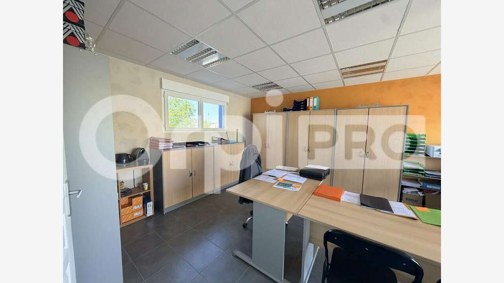 Local d'activité de 170m² à louer à Saint Victor