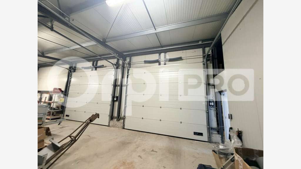 Local d'activité de 170m² à louer à Saint Victor