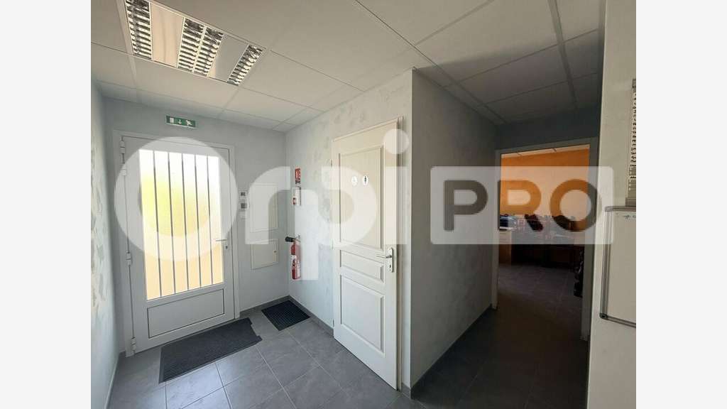 Local d'activité de 170m² à louer à Saint Victor