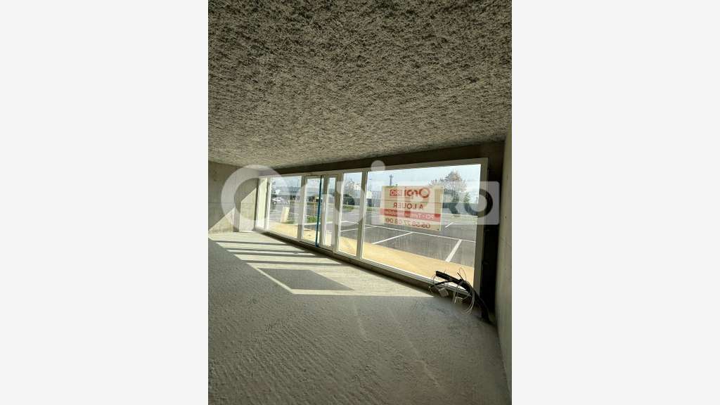 Loue local commercial 108m² St Vincent de Tyrosse