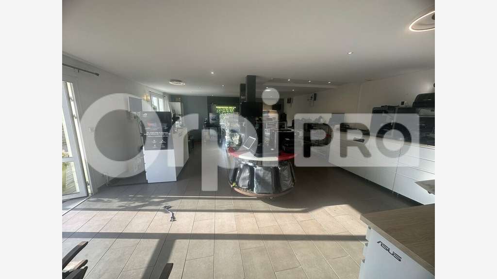 A louer superbe local 110m² à Tyrosse
