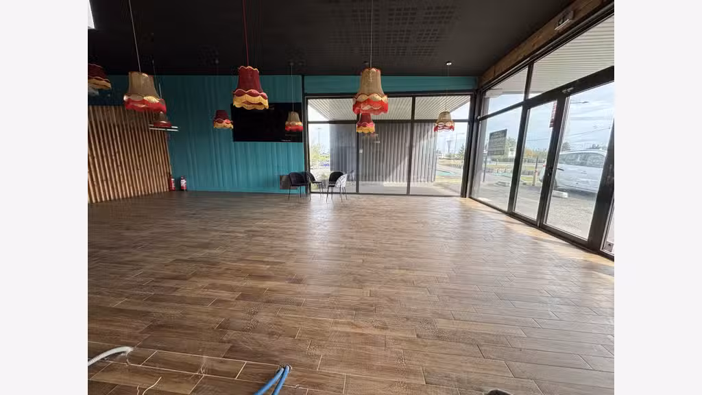 Local de 188 m² avec forte visibilité commerciale