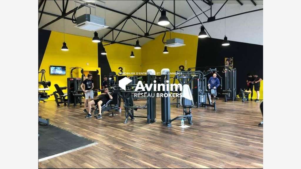 Local commercial premium 1000m² à Saint-Vit