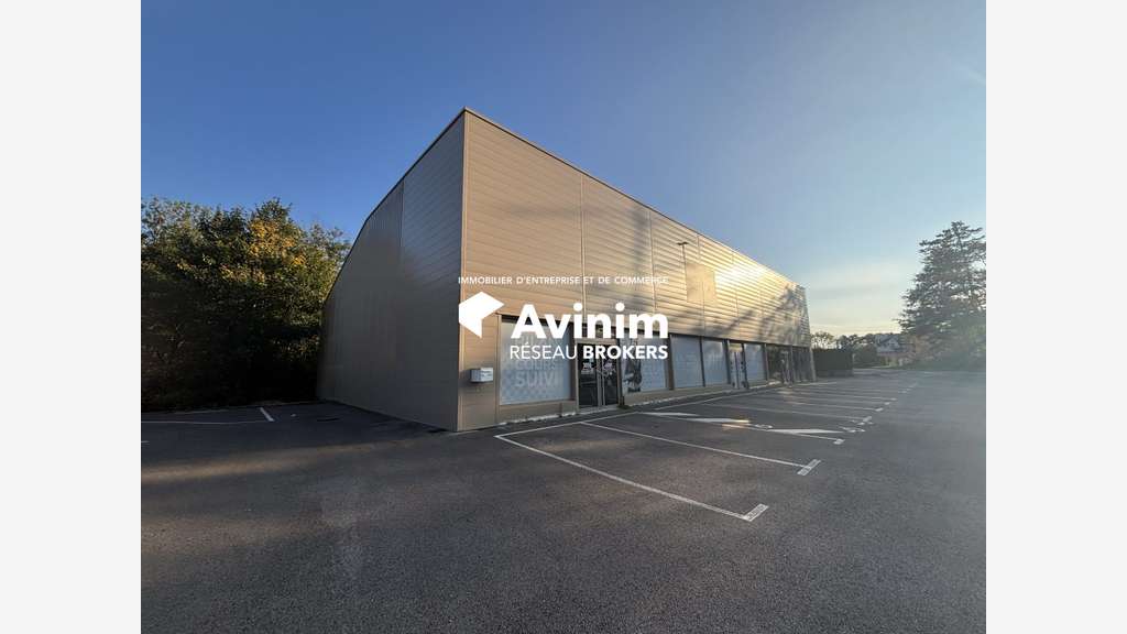 Local commercial premium 1000m² à Saint-Vit