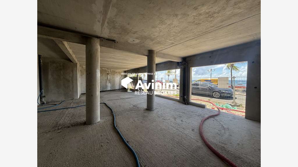 Loue local 83m² grande visibilité axe N°1 St Anne