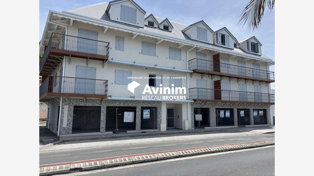 Loue local 83m² grande visibilité axe N°1 St Anne
