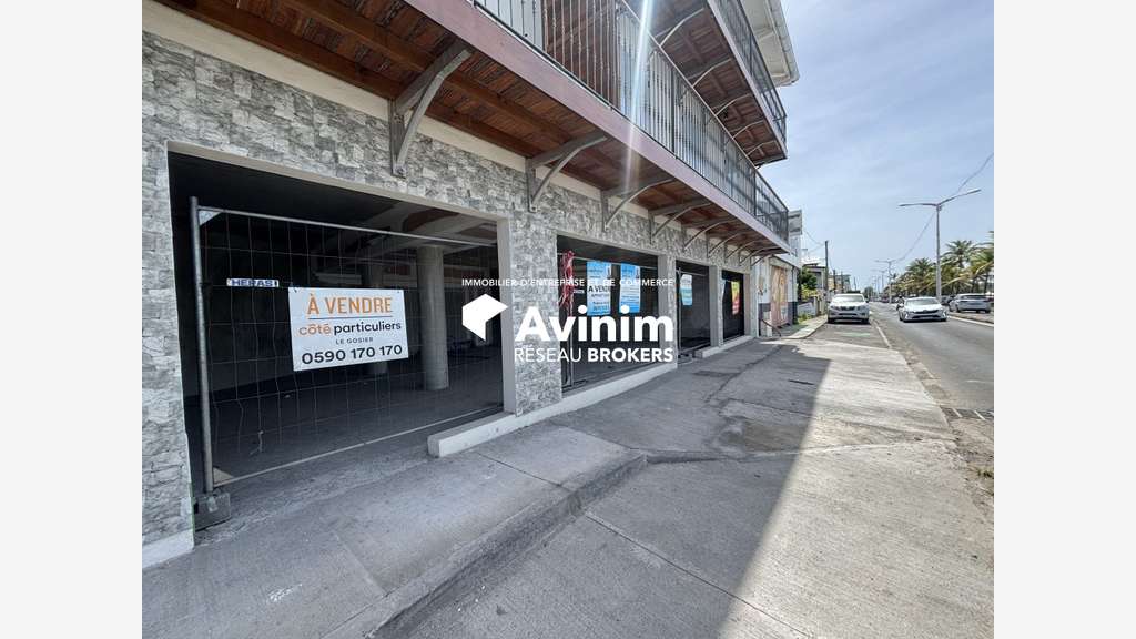 Loue local 83m² grande visibilité axe N°1 St Anne