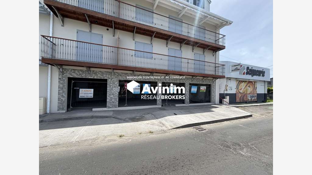 Loue local 83m² grande visibilité axe N°1 St Anne