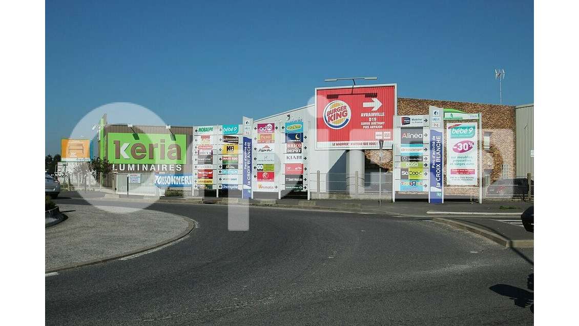 Location cellule commerce 224m² ZAC Croix Blanche