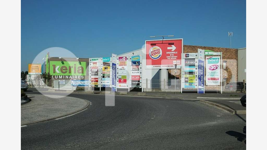 Loue local 224m² en ZAC Sainte Geneviève des Bois