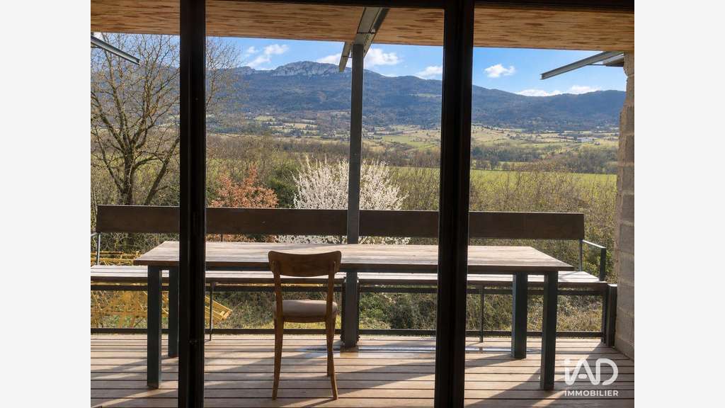 Loft/atelier à Sainte-Jalle
