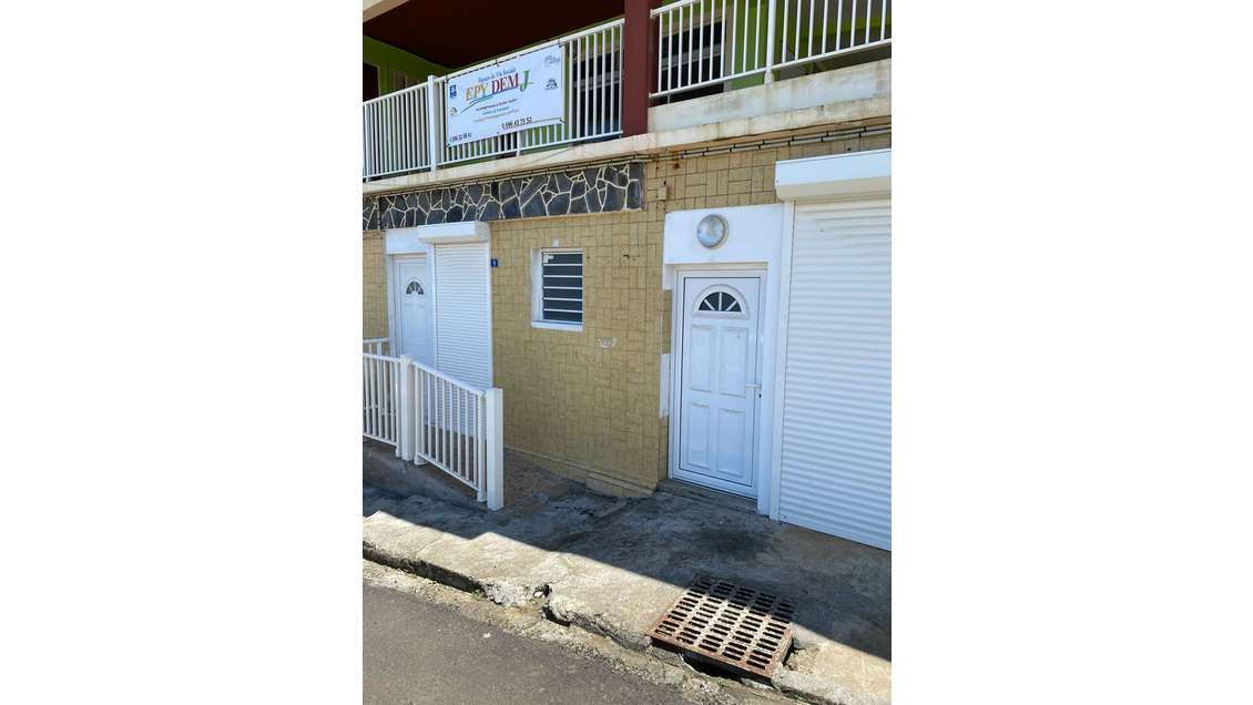 Local commercial 51m² à louer à Sainte-Marie