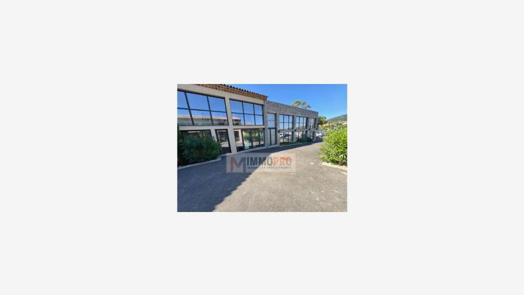 A louer locaux commerciaux 50-116m² Sainte-Maxime