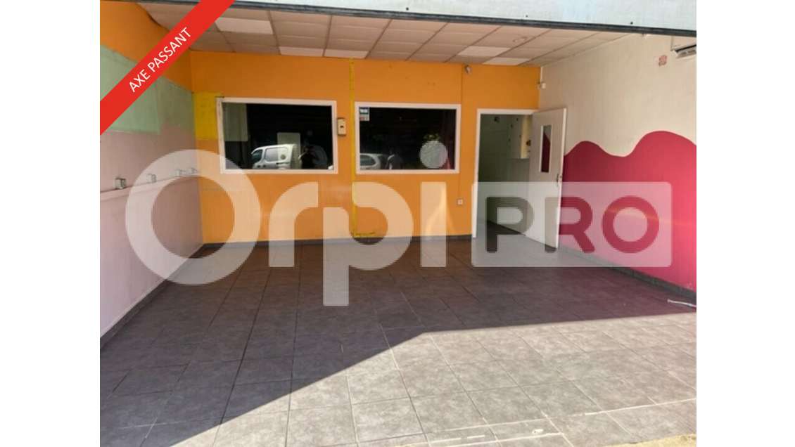 A louer local 61m² sur route passante Sainte-Rose