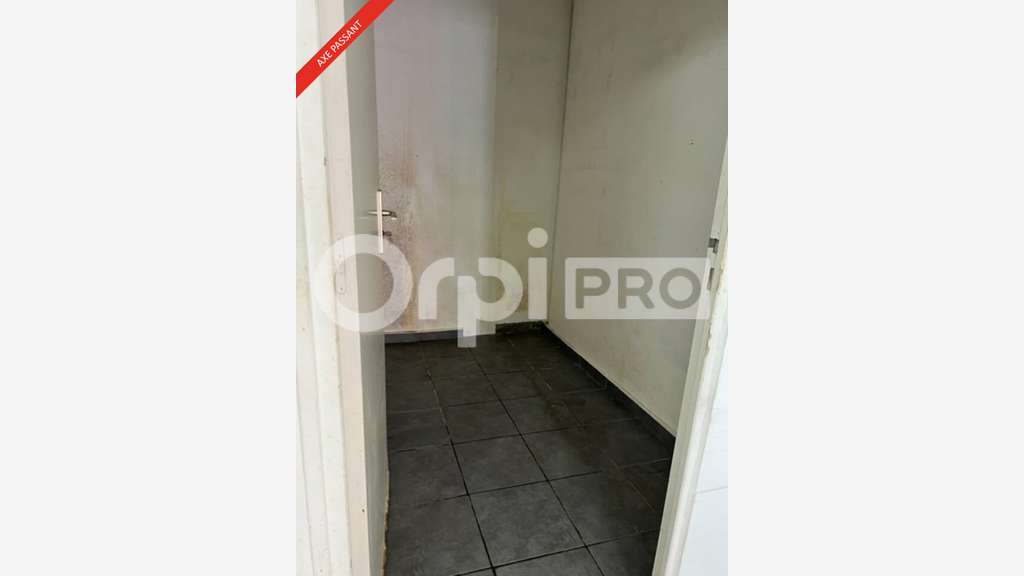 A louer local 61m² sur route passante Sainte-Rose