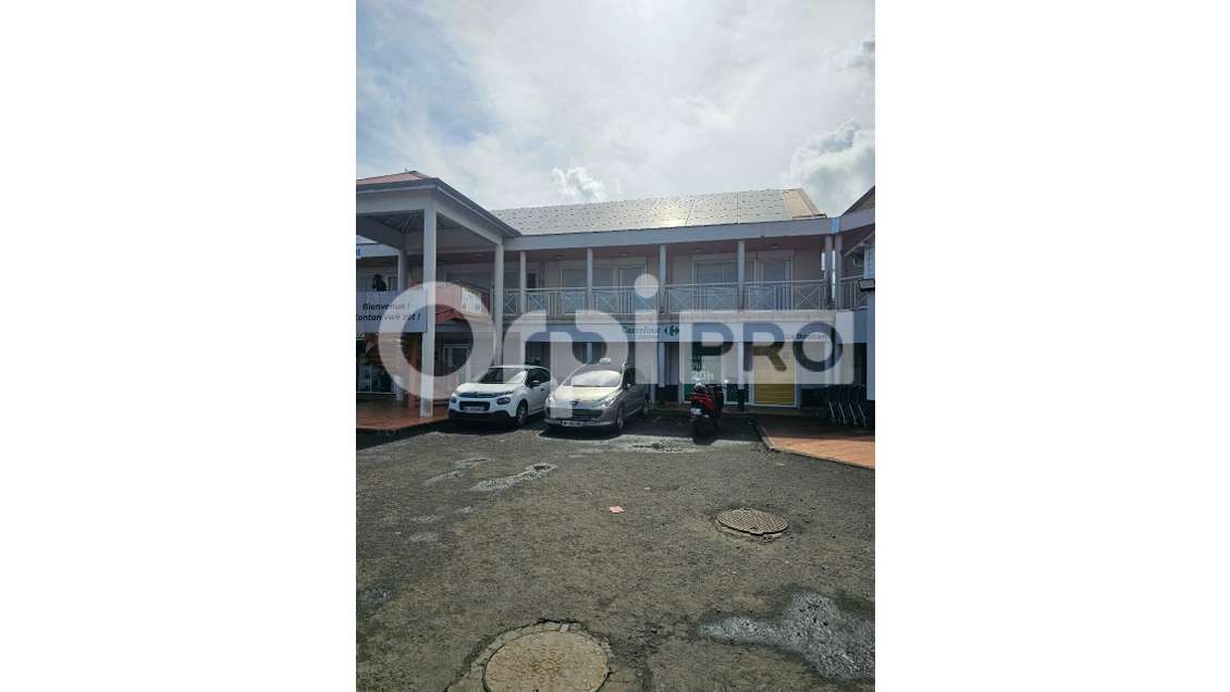 A louer local 100m² RDC à Sainte Rose  