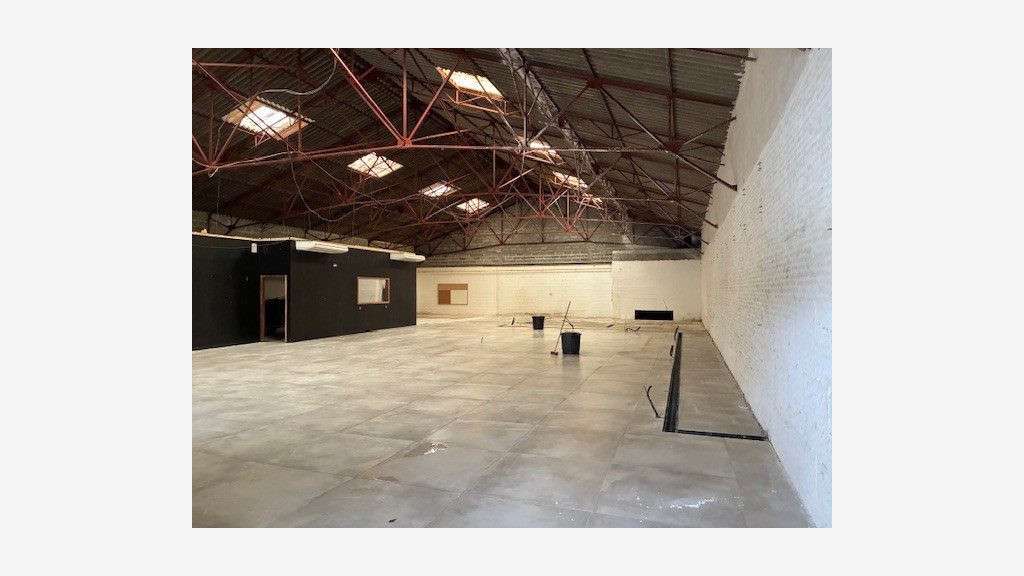 Local commercial 550m² empl stratégique à Saintes
