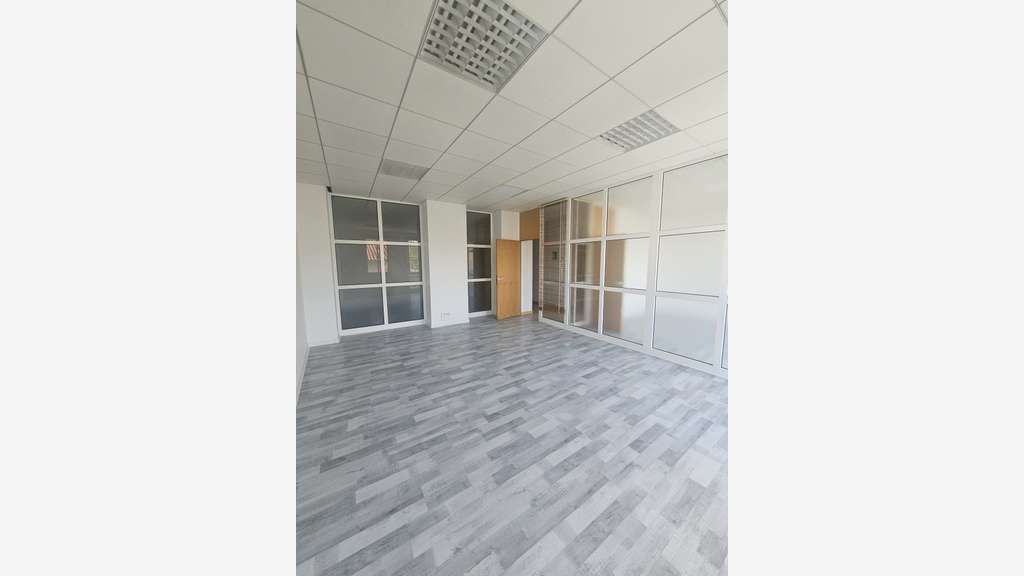 Loue local commercial 125m² à Saintes hypercentre