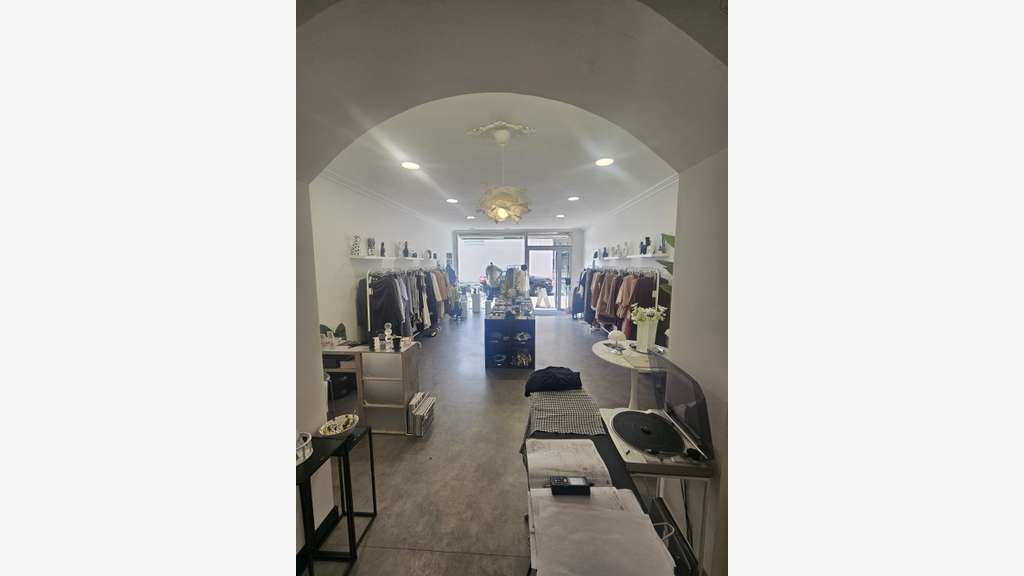 Local Commercial 42 m², SAINTES, secteur 