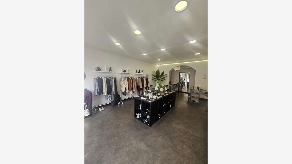 Local Commercial 42 m², SAINTES, secteur 