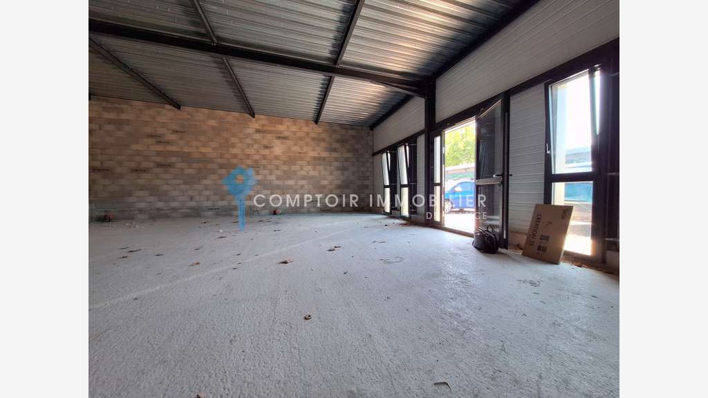 A louer local commercial 95m² neuf à Saïx 81