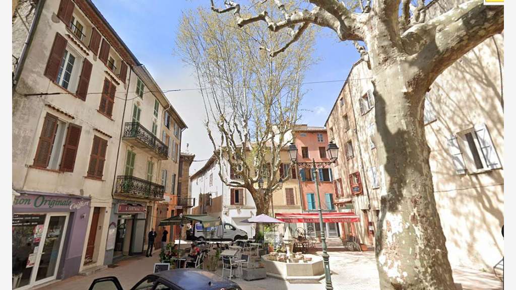 A louer local commercial 60m² à Salerne centre
