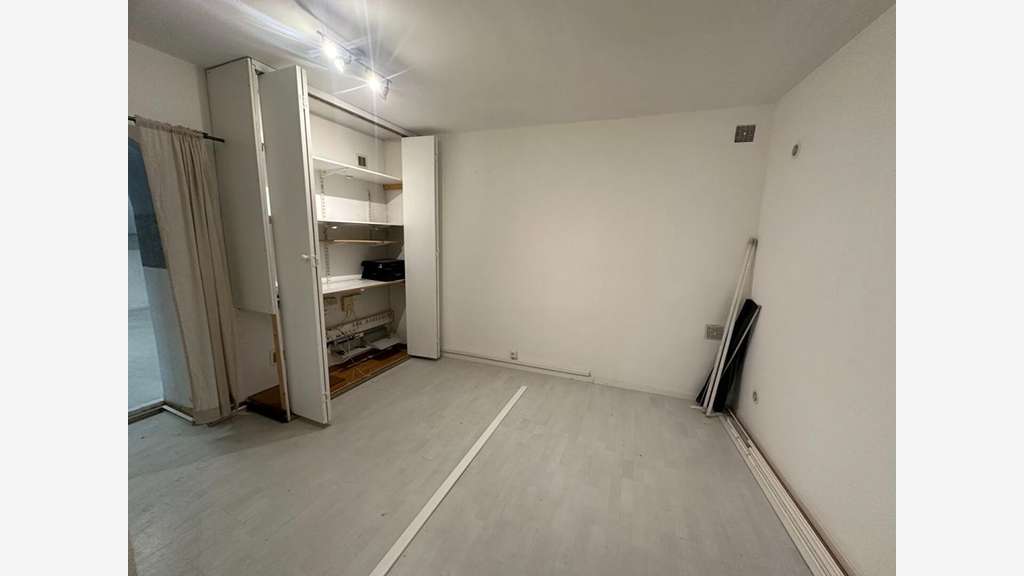 A louer local commercial 60m² à Salerne centre