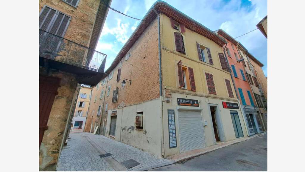 A louer local commercial 60m² à Salerne centre