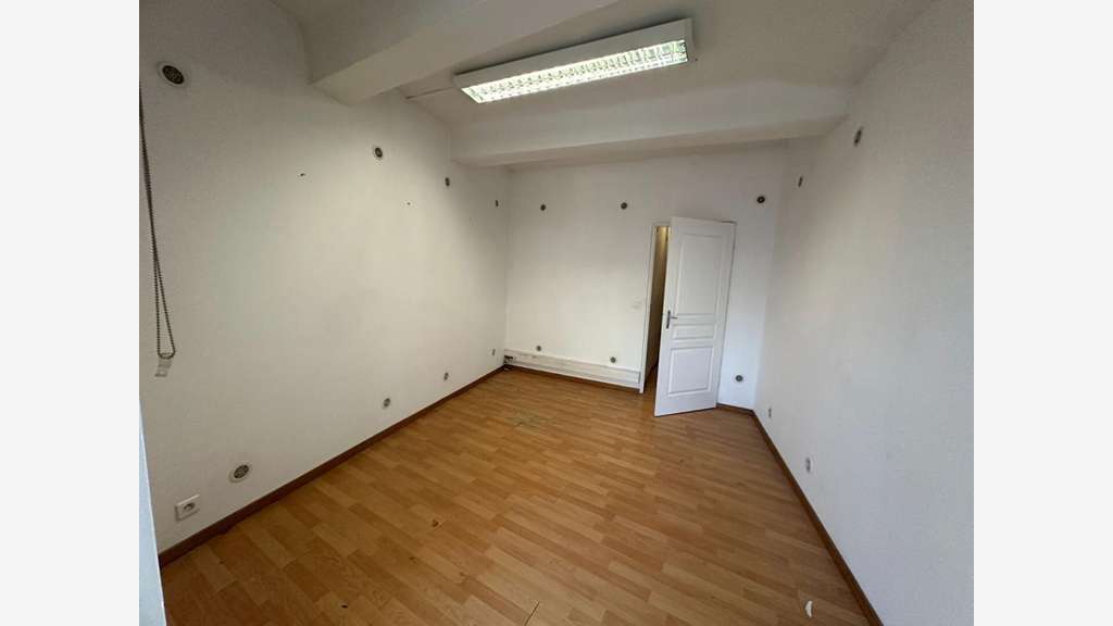 A louer local commercial 20m² à Salernes