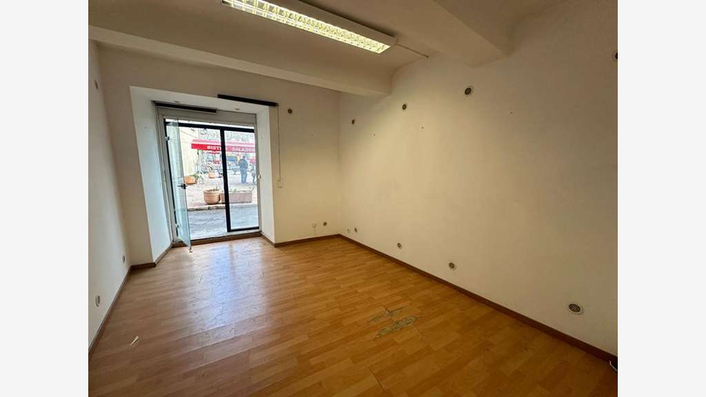 A louer local commercial 20m² à Salernes