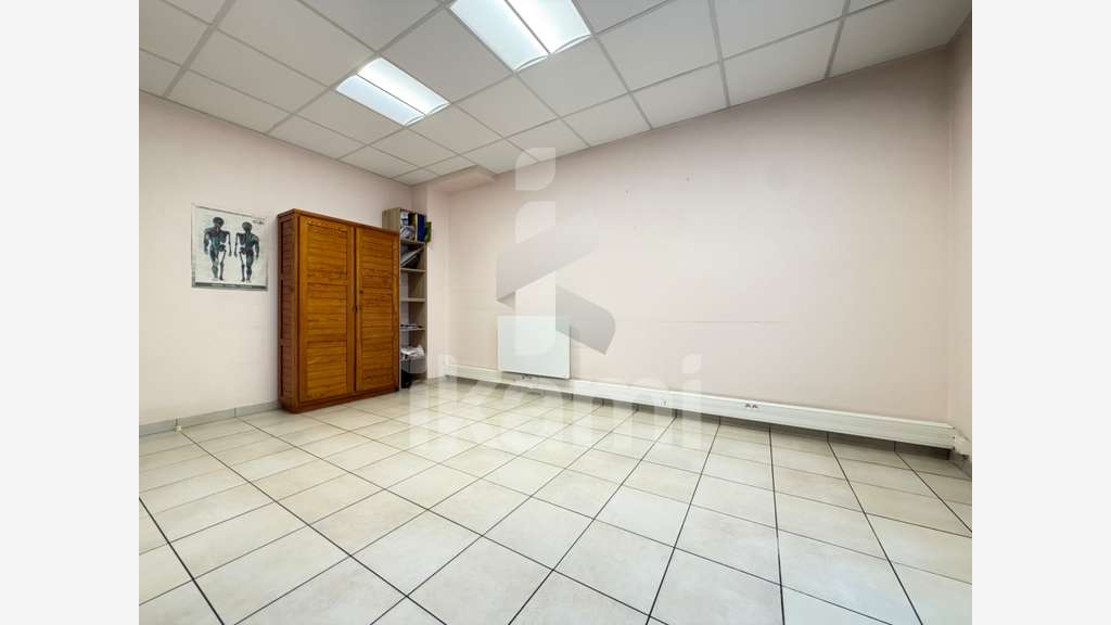 Salles centre-ville Local professionnel de 51 m²