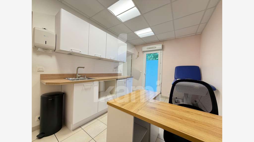 Salles centre-ville Local professionnel de 51 m²