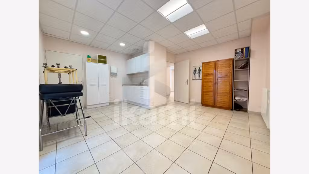 Salles centre-ville Local professionnel de 51 m²