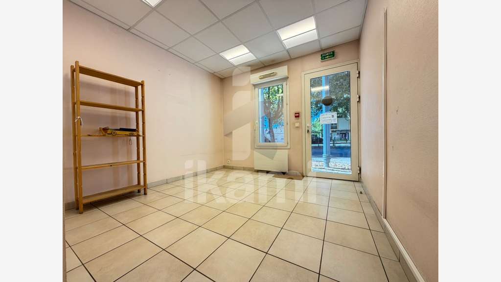 Salles centre-ville Local professionnel de 51 m²
