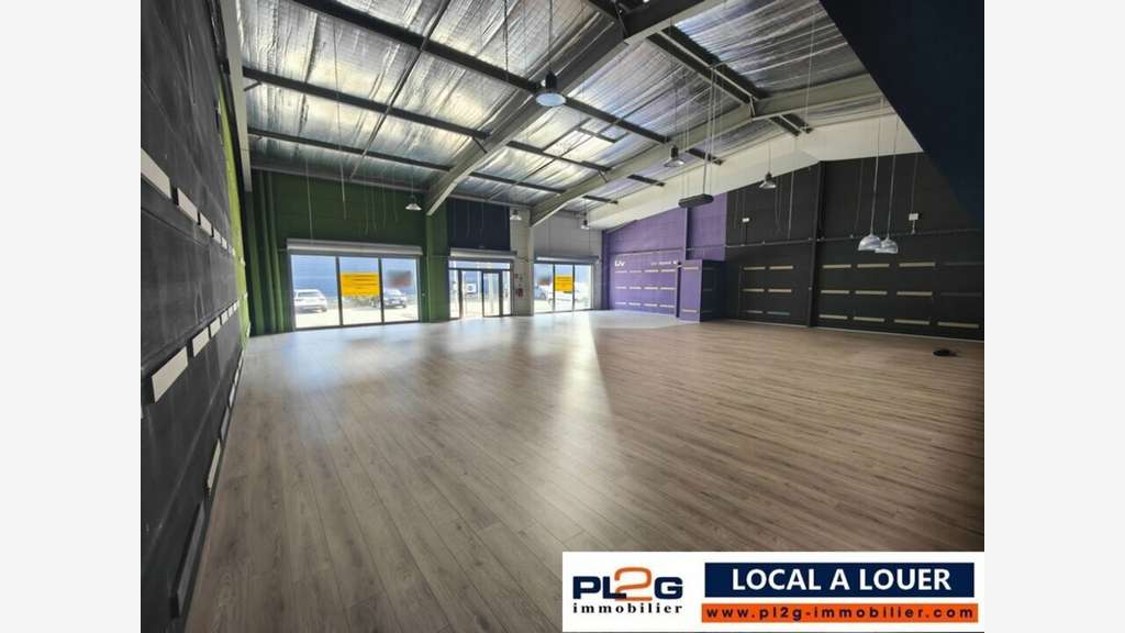 Location local commercial 320m² Salon de Provence