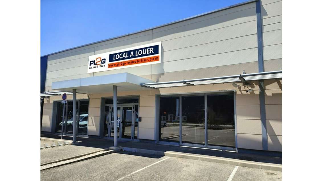 Location local commercial 320m² Salon de Provence