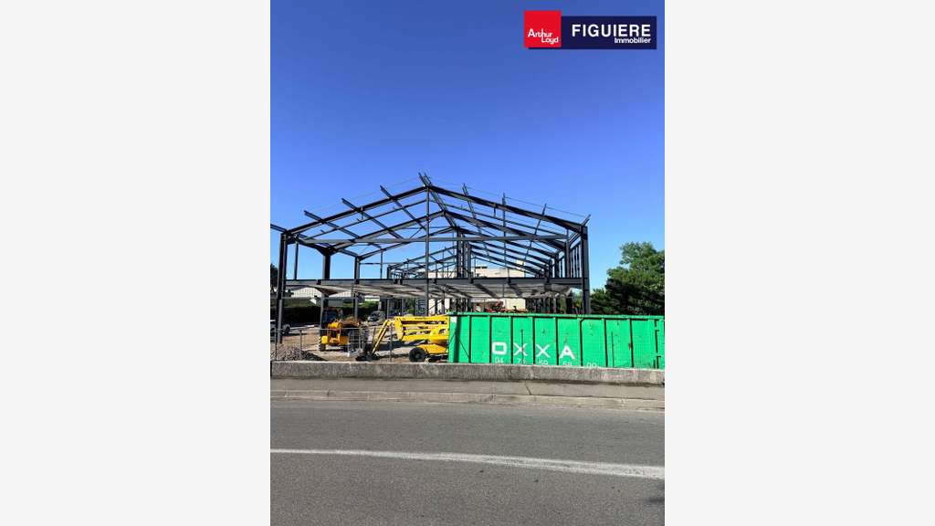 A louer local pro ou commercial 480m² Salon de Pce