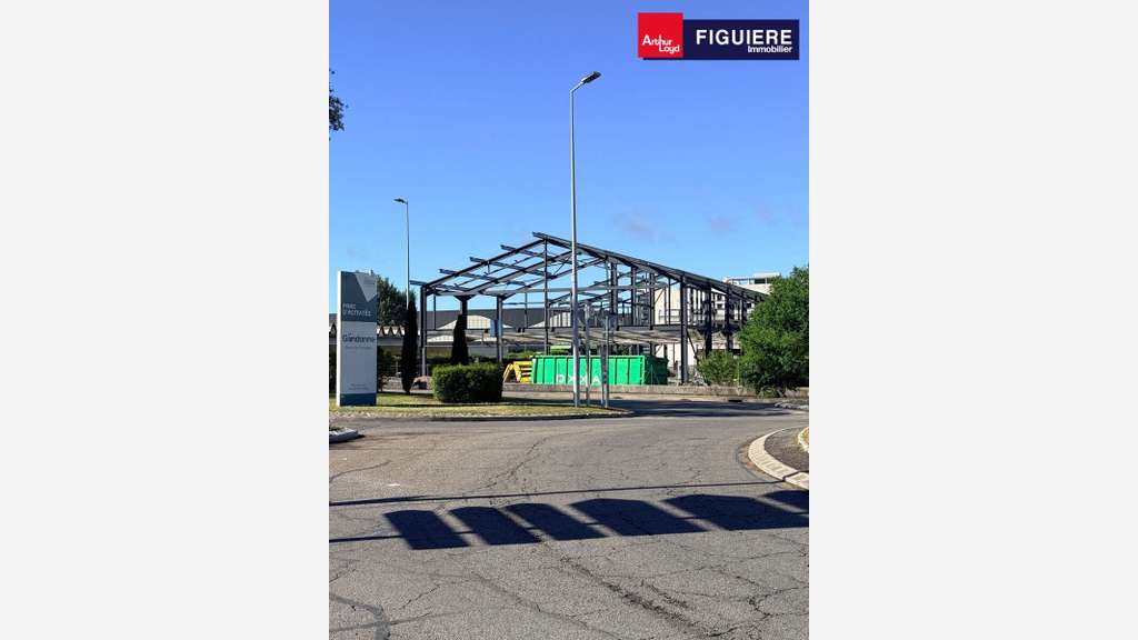 A louer local pro ou commercial 480m² Salon de Pce