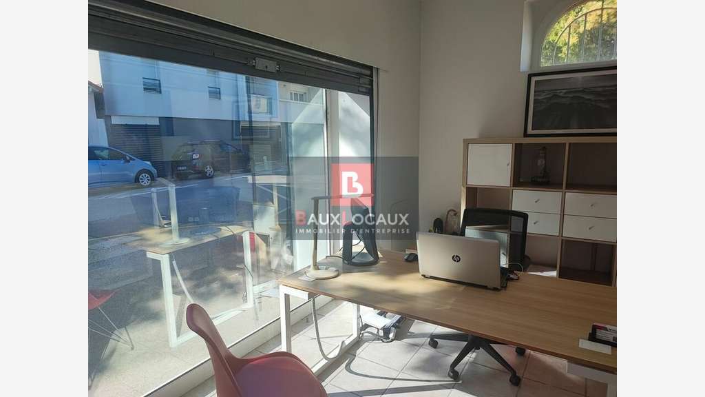 Location local commercial 50m² à Salon de Provence