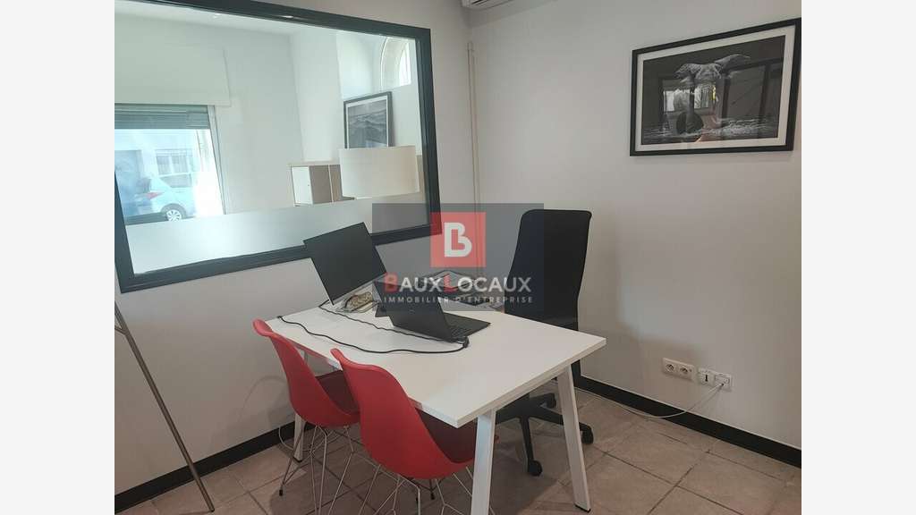 Location local commercial 50m² à Salon de Provence