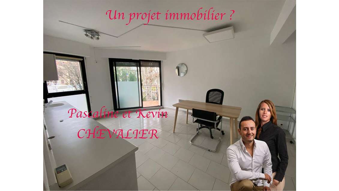 A louer murs commerciaux R+1 à Salon-de-Provence