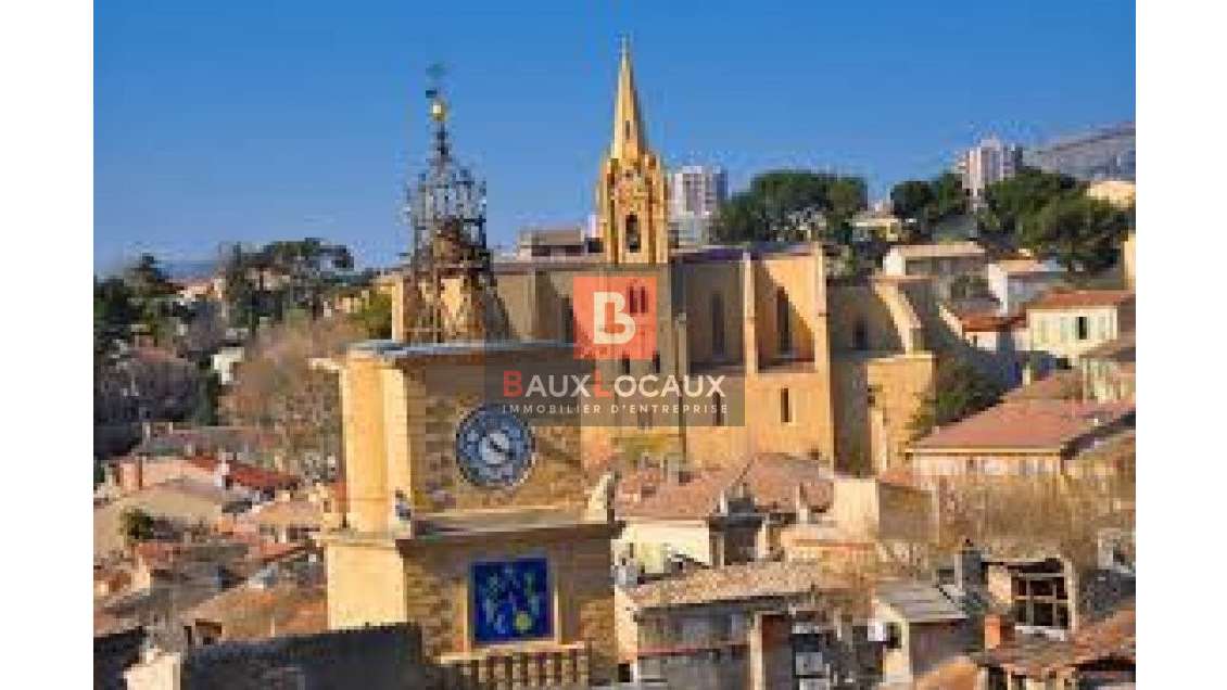 Location local commercial 35m² Salon de Provence