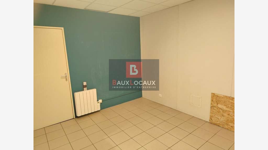 Location local commercial 70m² à Salon de Provence